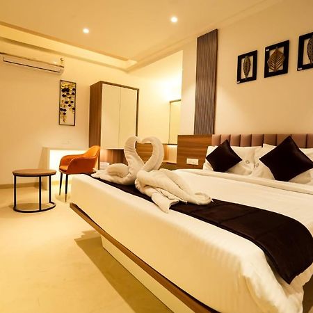 Hotel Veesons Executive Solapur Eksteriør bilde