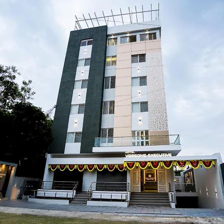Hotel Veesons Executive Solapur Eksteriør bilde