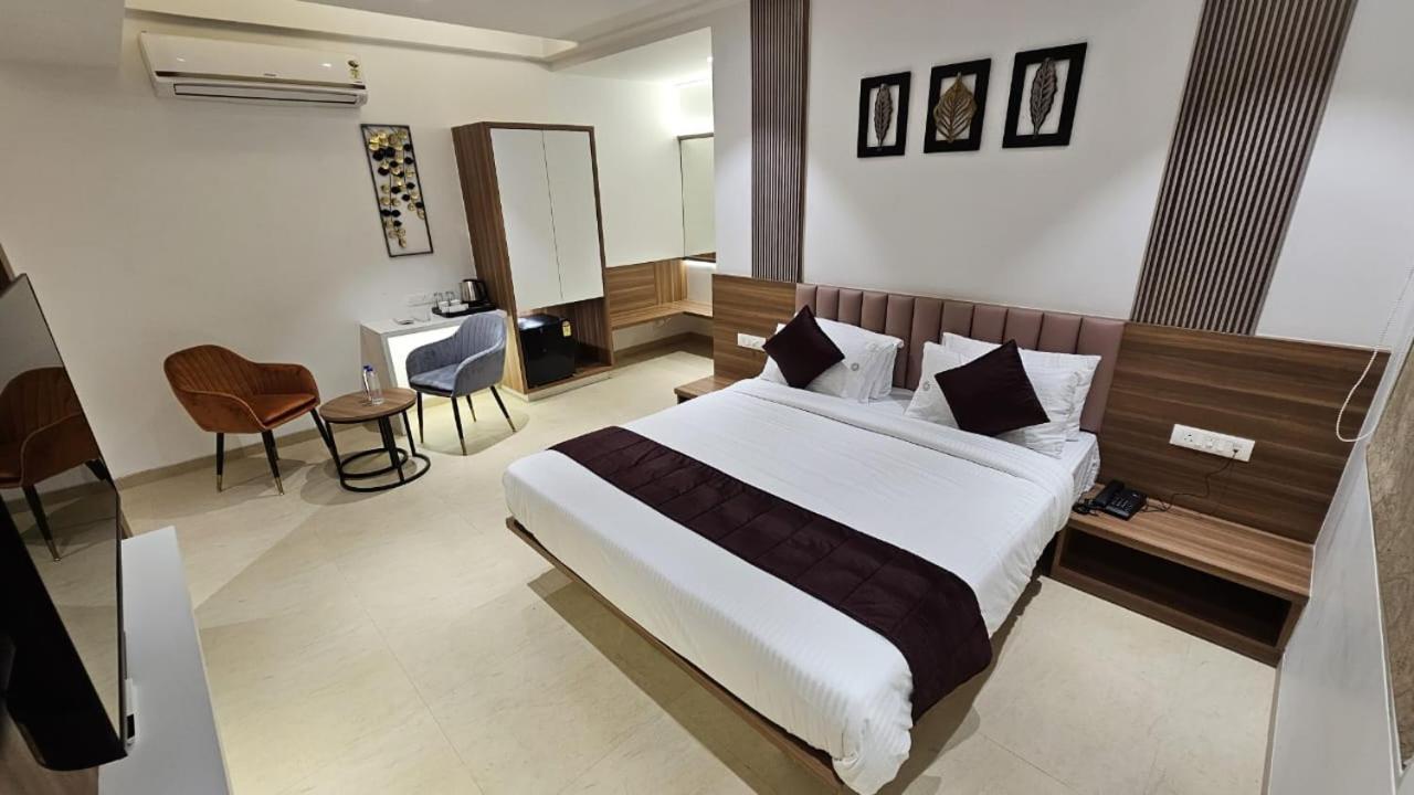 Hotel Veesons Executive Solapur Eksteriør bilde