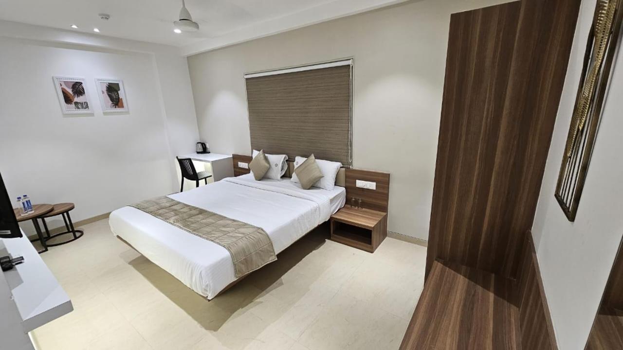 Hotel Veesons Executive Solapur Eksteriør bilde