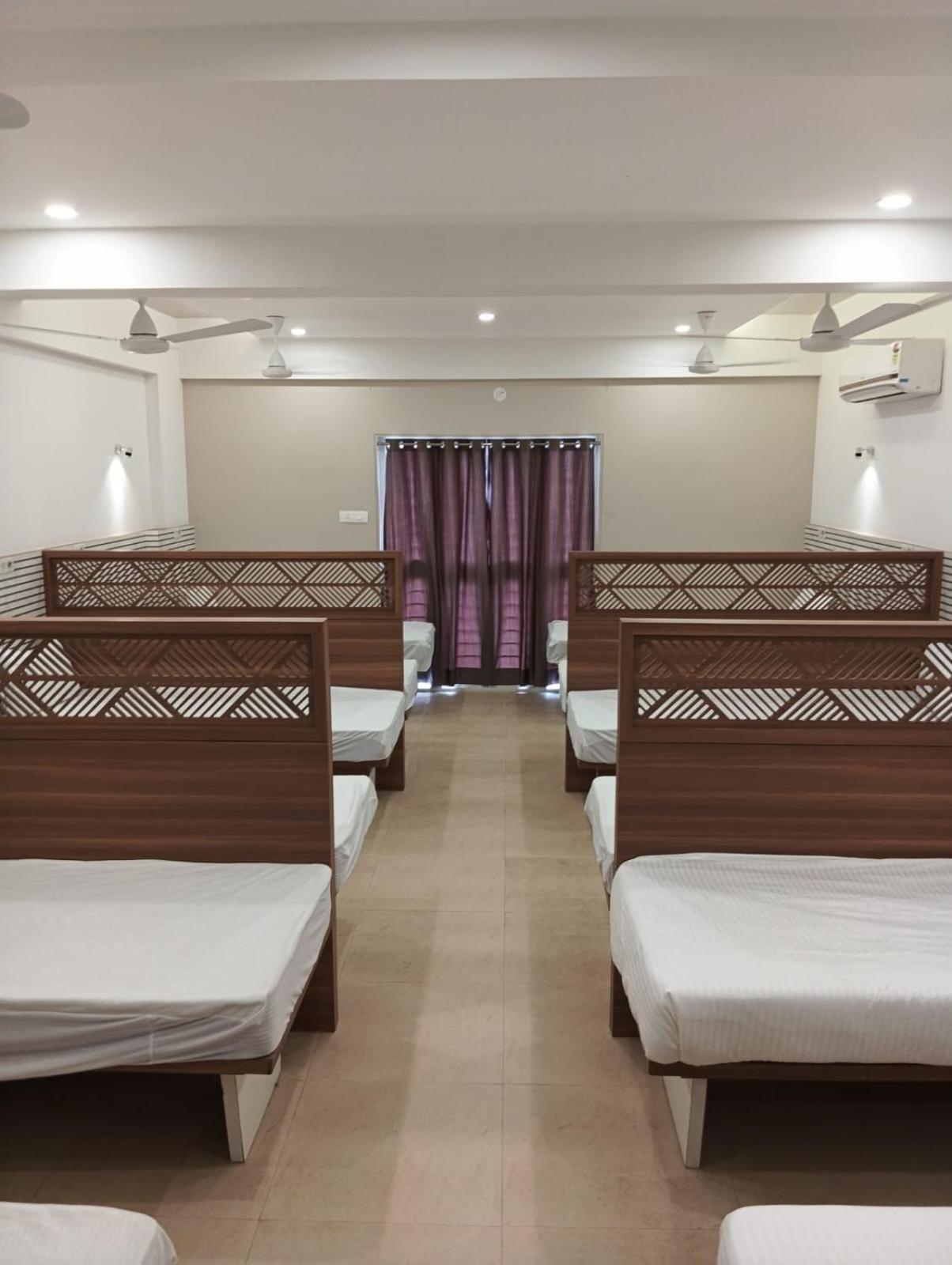 Hotel Veesons Executive Solapur Eksteriør bilde