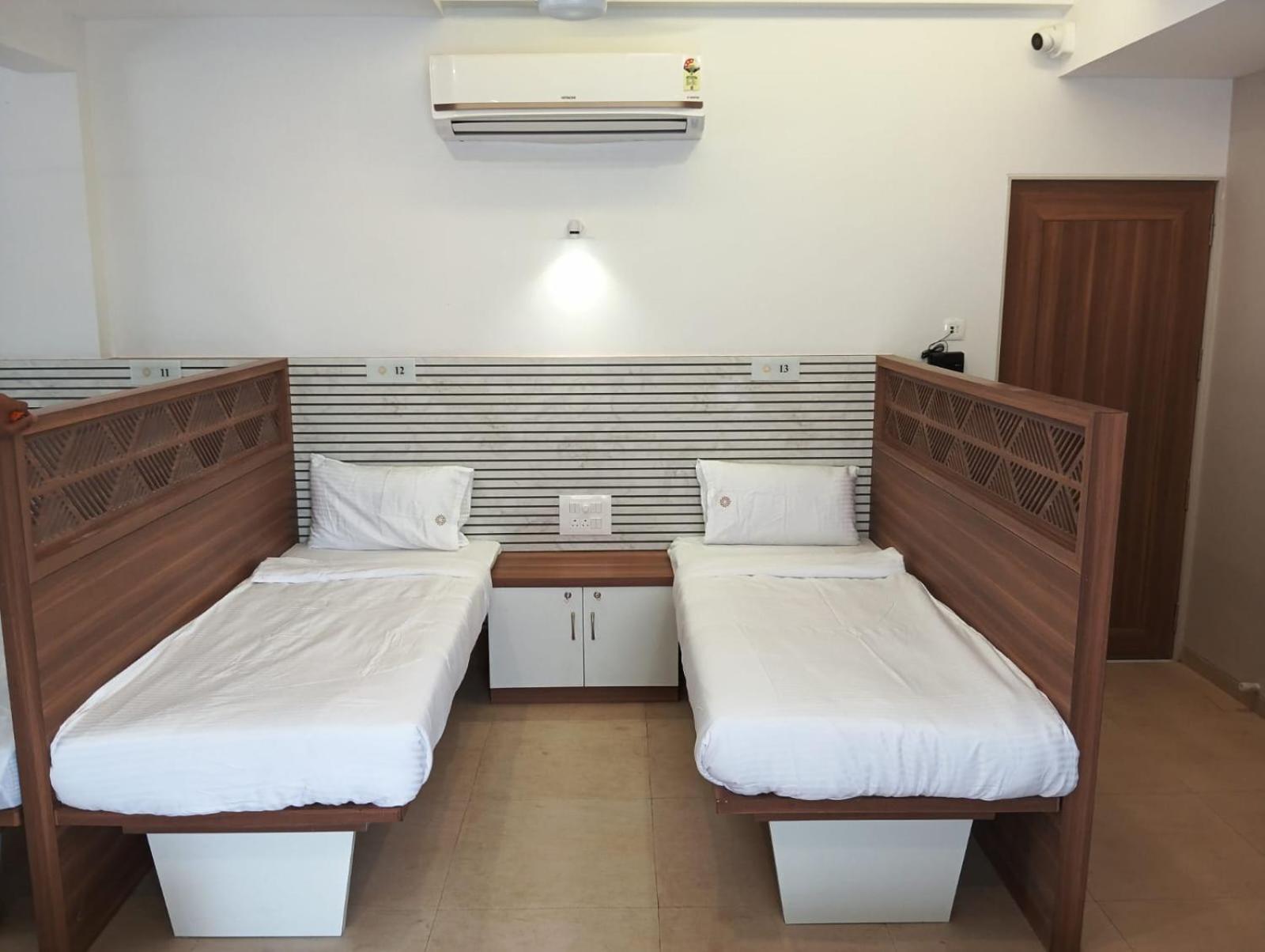 Hotel Veesons Executive Solapur Eksteriør bilde