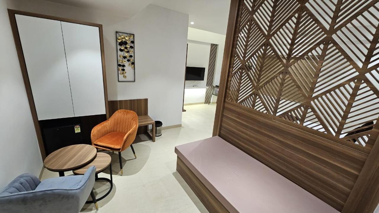 Hotel Veesons Executive Solapur Eksteriør bilde