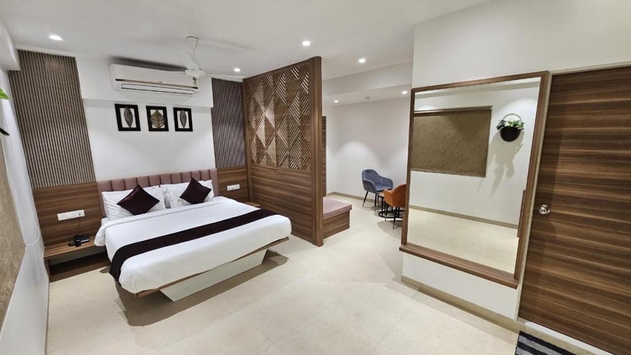 Hotel Veesons Executive Solapur Eksteriør bilde
