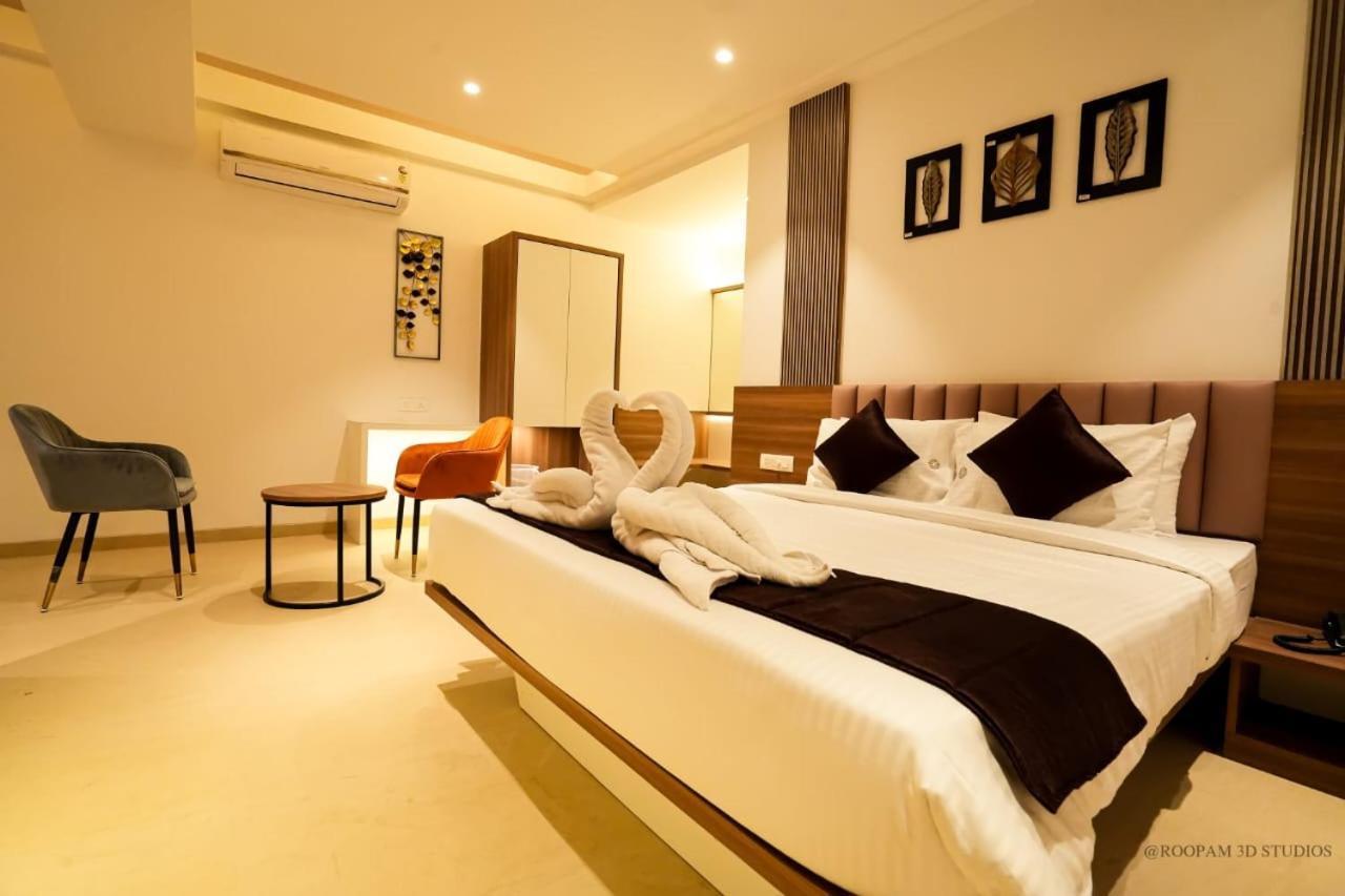 Hotel Veesons Executive Solapur Eksteriør bilde